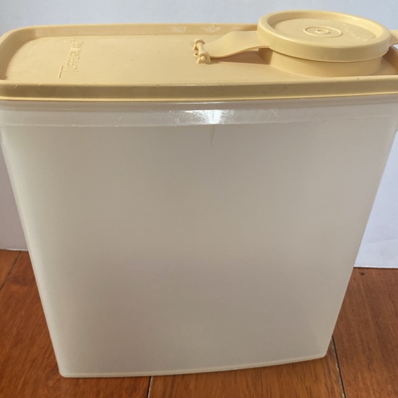 VTG 13 cup 469-6 Tupperware cereal keeper storage container pour gold lid - Picture 5 of 8
